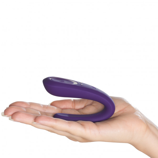 Satisfyer Double Classic Parvibrator Produktbilde med hånd 50