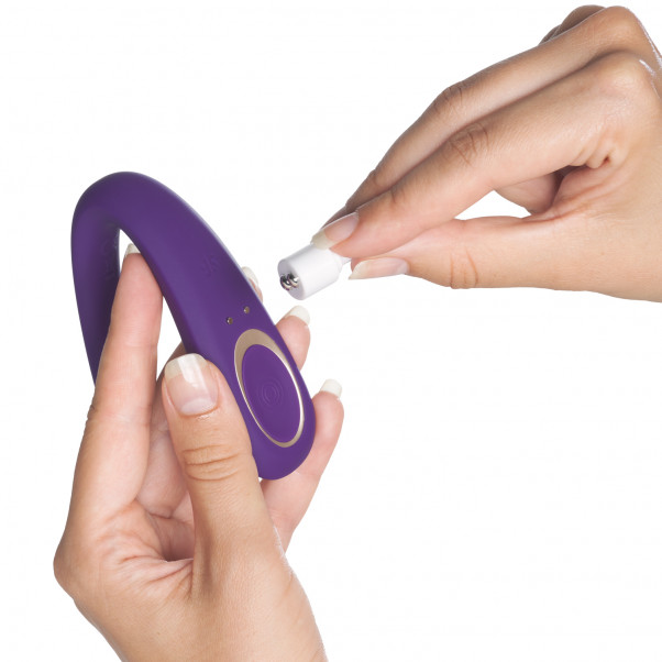 Satisfyer Double Classic Parvibrator Produktbilde med hånd 51