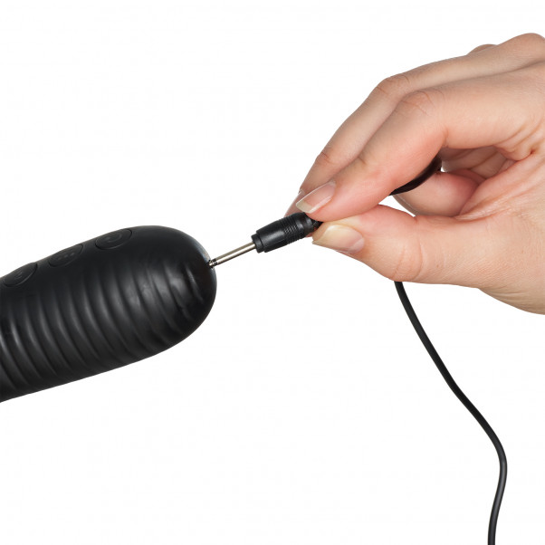 Master Series 8X Auto Pounder Thrusting Dildo Produktbilde med hånd 53