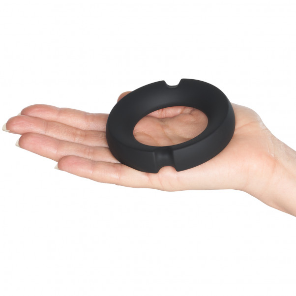 Doc Johnson KINK Penisring i Silikonbelagt Metall produkt i hånd 50