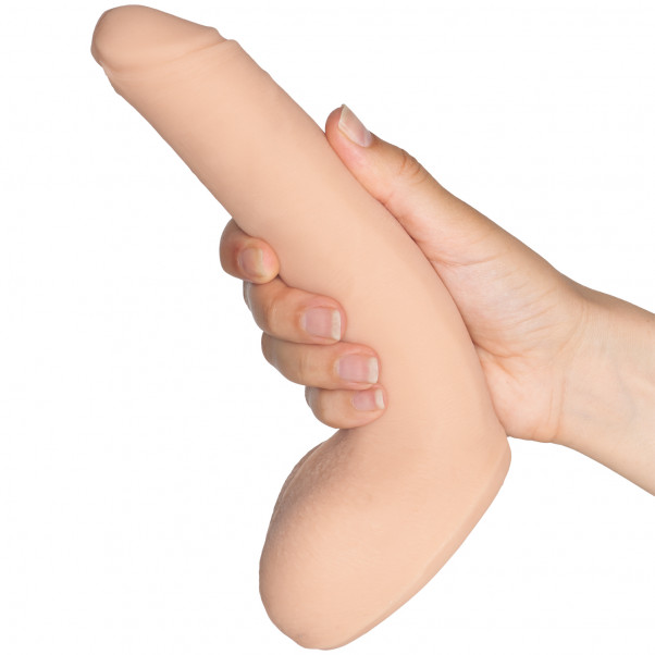 Doc Johnson Signature Cocks Jordi Dildo 21 cm Produktbilde med hånd 50