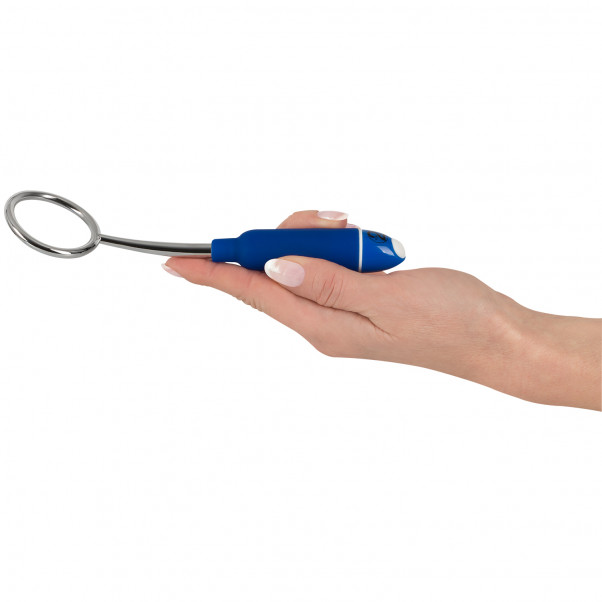 You2Toys Glans Vibrerende Stimulatorløkke Produktbilde med hånd 50