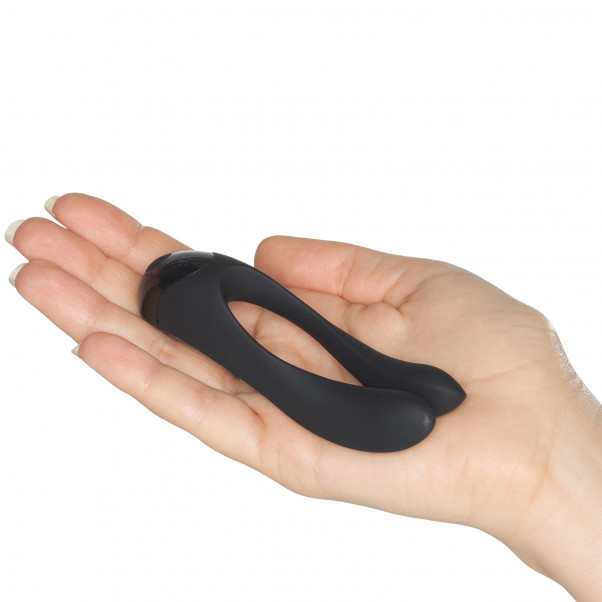 Satisfyer Candy Cane Fingervibrator Produktbilde med hånd 50