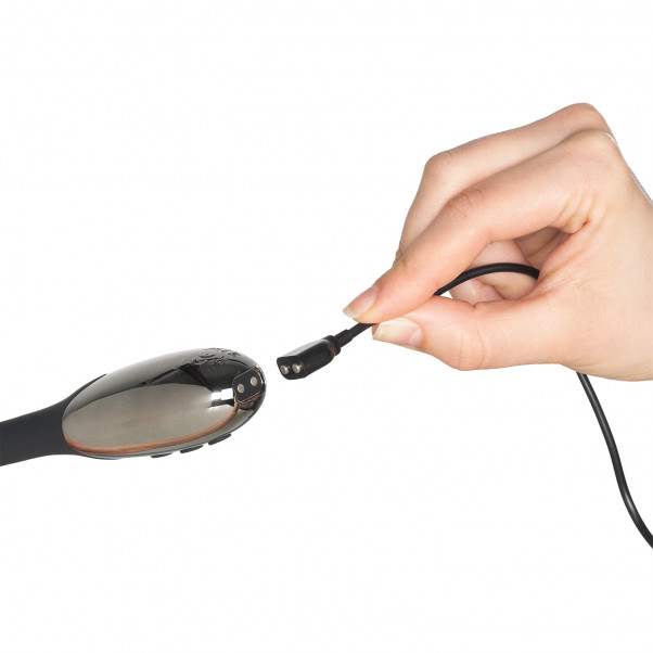 CalExotics Volt Electro Charge E-stim Vibrator Produktbilde med hånd 51