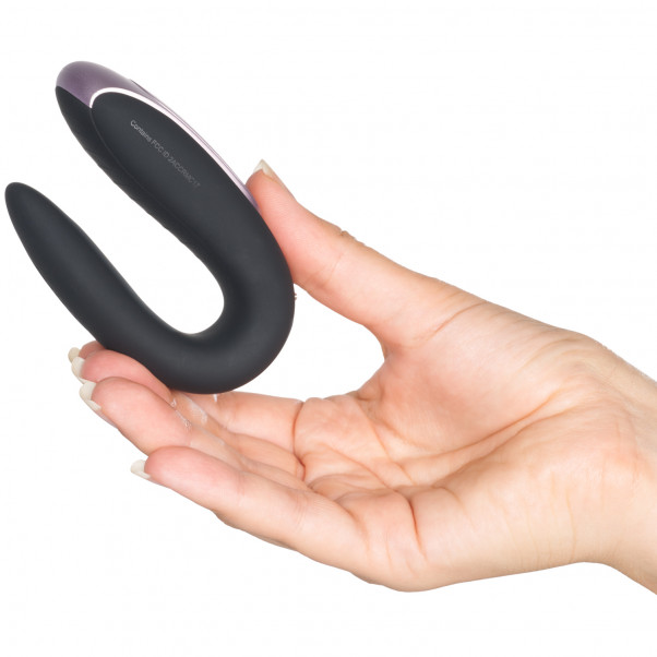 Satisfyer Double Fun App-styrt Parvibrator Produktbilde med hånd 50