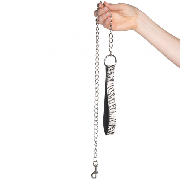 Baseks Zebra Halsbånd med Kjede Produktbilde med hånd 50