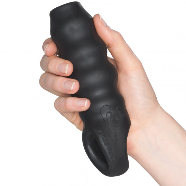 Oxballs Invader Penis Sleeve Produktbilde med hånd 50