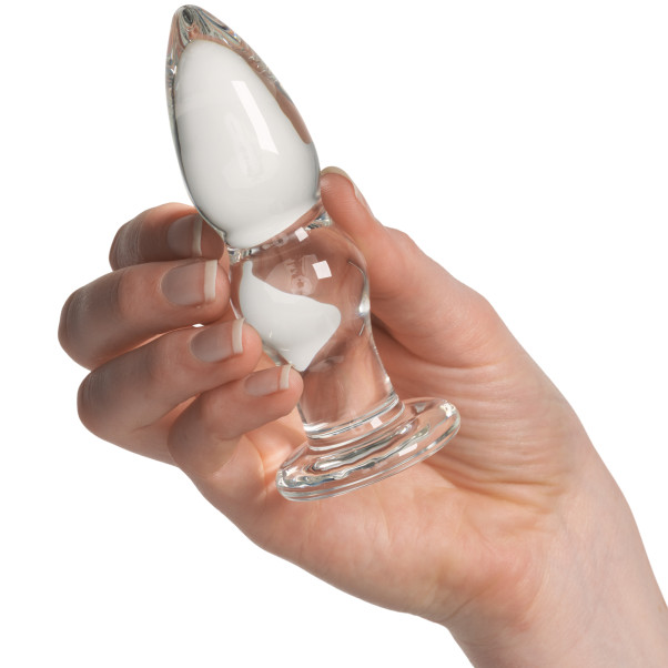 Sinful Groove Medium Analplugg i glass Produktbilde med hånd 50