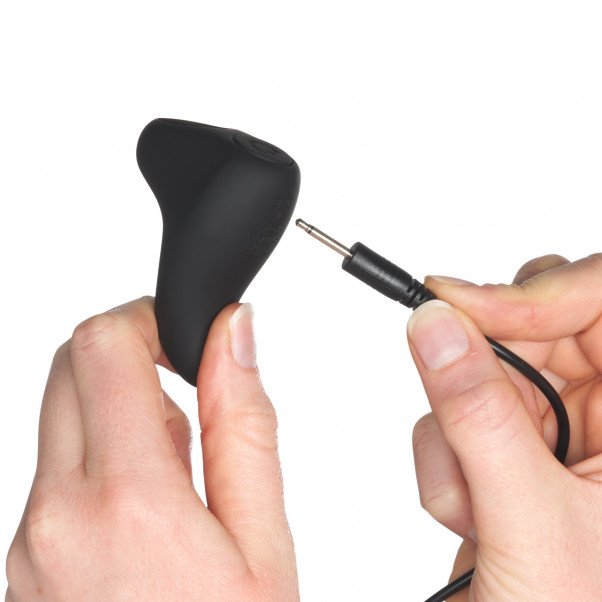 Fifty Shades of Grey Sensation Fingervibrator Produktbilde med hånd 51