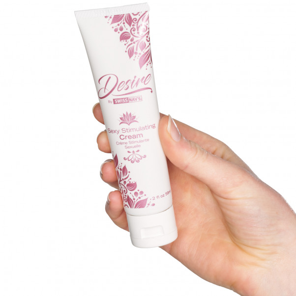 Swiss Navy Desire Sexy Stimulerende Krem 59ml Produktbilde med hånd 50