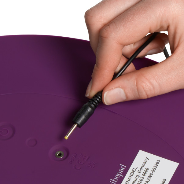 Vibepad2 fjernstyrt og håndfri stimuleringspute Produktbilde med hånd 52