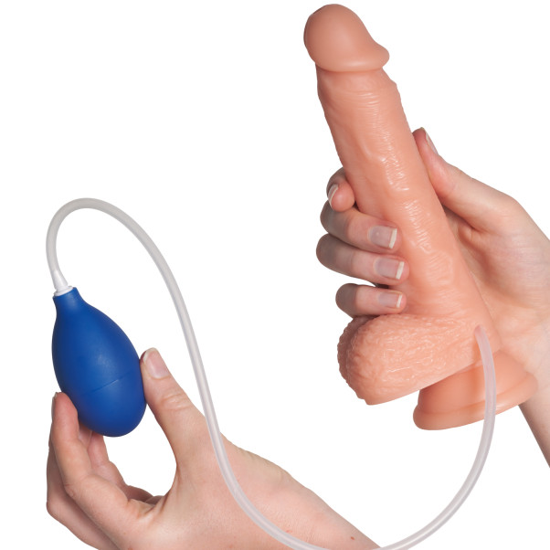 Willie City Classic Realistic Ejaculating Dildo 21 cm Produktbilde med hånd 50