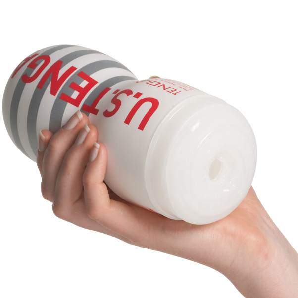 TENGA U.S. Regular Vacuum Onaniprodukt Produktbilde med hånd 50