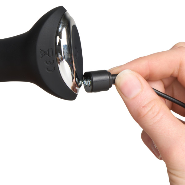 Satisfyer Rotator Plug 2+ App-kontrollert Roterende og Vibrerende Analplugg Produktbilde med hånd 51