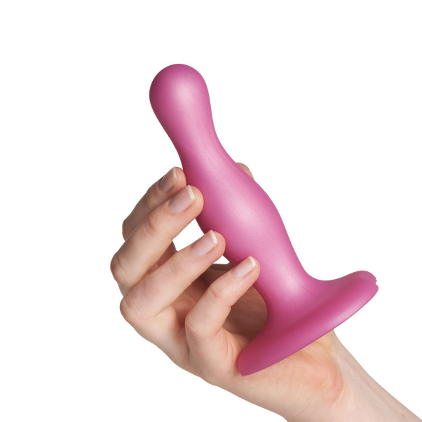 Strap-On-Me Buet Dildoplugg Produktbilde med hånd 52
