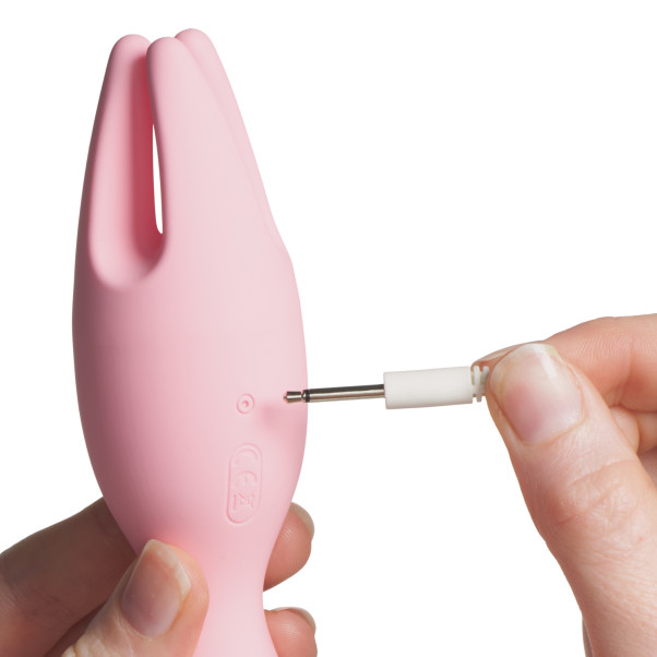 Svakom Nymph Soft Moving Finger Klitorisvibrator Produktbilde med hånd 52