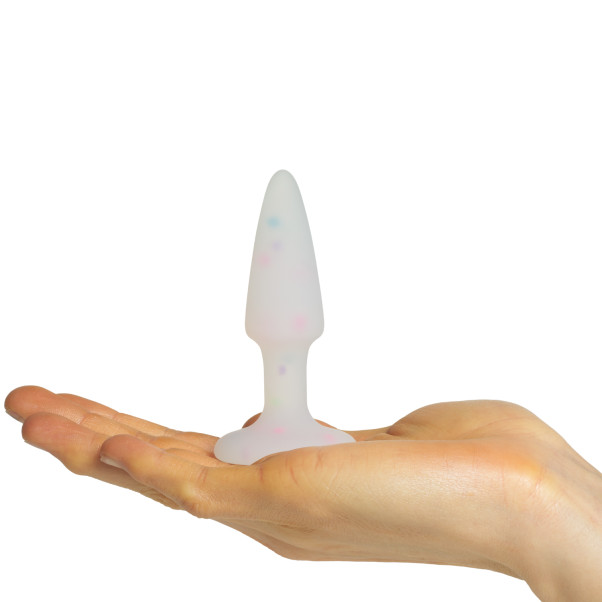 Sinful Confetti Liten Analplugg Produktbilde med hånd 50