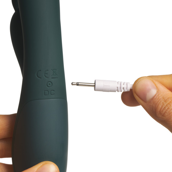 Amaysin Ribbed Rabbitvibrator Produktbilde med hånd 51