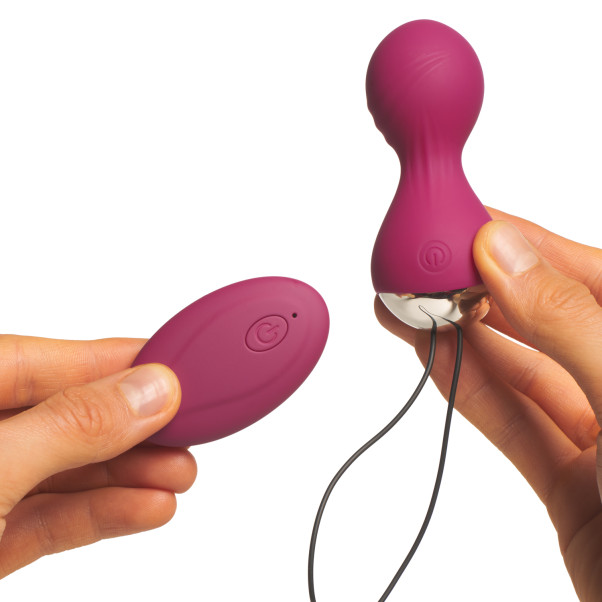 Sinful Ultimate Kegel Treningssett Rosa Produktbilde med hånd 50