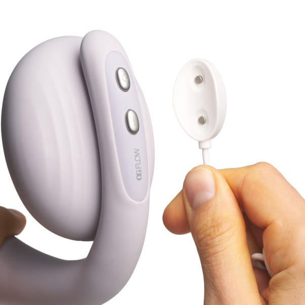 Tracy's Dog OG Flow Klitoris- and G-punktstimulator Produktbilde med hånd 51