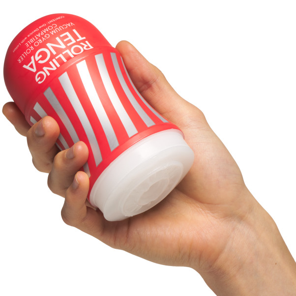 TENGA Rolling Gyro Regular Vacuum Cup Masturbator Produktbilde med hånd 50