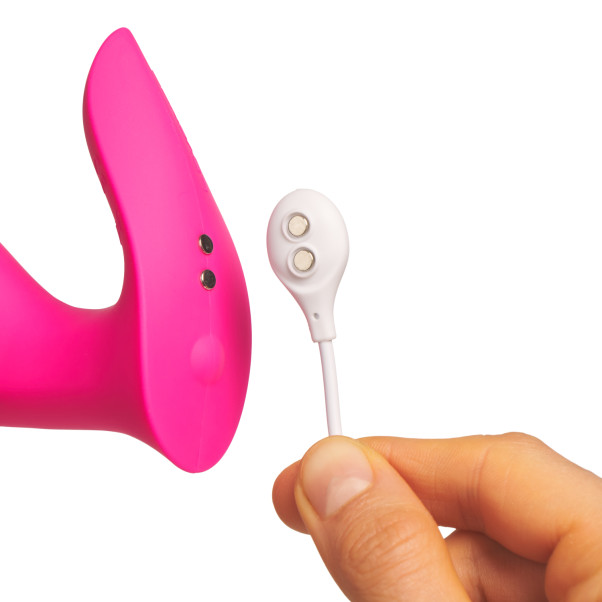 Lovense Flexer Dual Trusevibrator Produktbilde med hånd 51