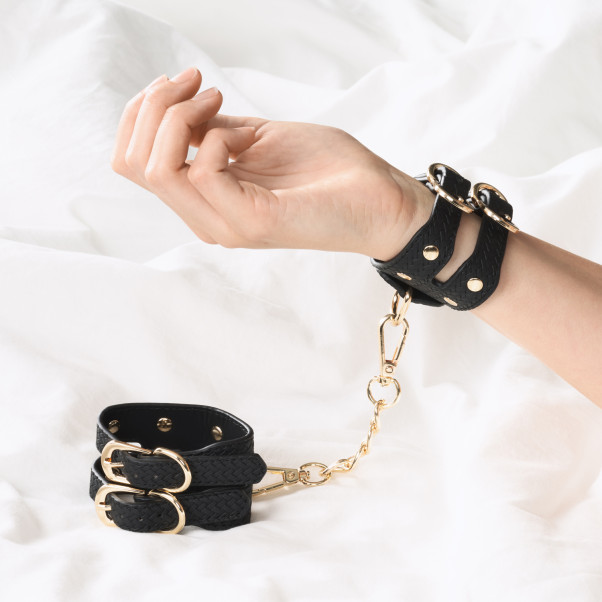 Sinful Flettet Kinky Bondagesett Produktbilde med hånd 51