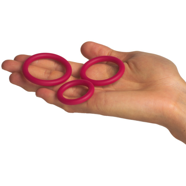 Sinful El Gallo Penisring Sett Produktbilde med hånd 50