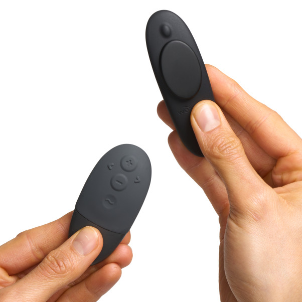 We-Vibe Moxie+ Trusevibrator med Fjernkontroll Produktbilde med hånd 51