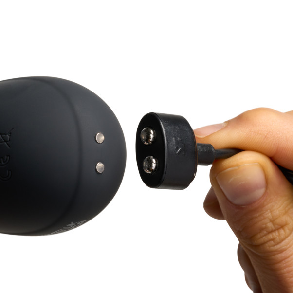 Satisfyer Pro 2 Generation 3 Svart Liquid Air Klitorisstimulator Produktbilde med hånd 51