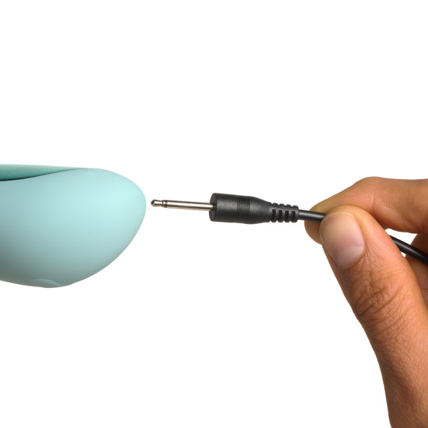 Kiiroo Onyx+ & Pearl2+ Vibrator Sett til Par Produktbilde med hånd 51