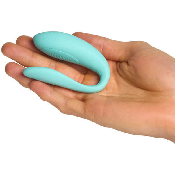 We-Vibe Sync Lite Appstyrt Parvibrator Produktbilde med hånd 50