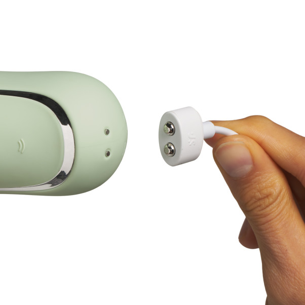 Satisfyer Pro to Go 2 Klitorisstimulator Produktbilde med hånd 51