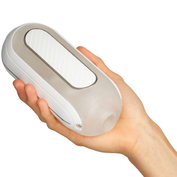 TENGA Flip Zero Gravity EV Hvit eller Svart Masturbator Produktbilde med hånd 50