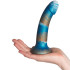 baseks Copper Blue Silikondildo 18 cm Produktbilde med hånd 50