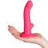 baseks Ribbed Stimulation Silikondildo 17 cm Produktbilde med hånd 50