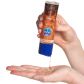 Skins Salted Caramel Seduction Vannbasert Glidemiddel 130 ml Produktbilde med hånd 52